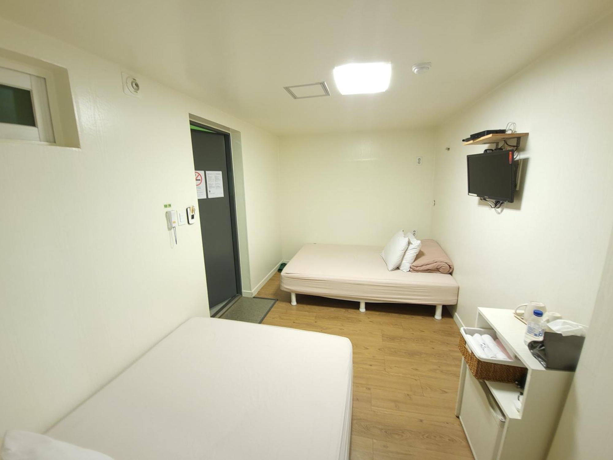 K Stay Guesthouse Myeongdong First Seoul Bagian luar foto